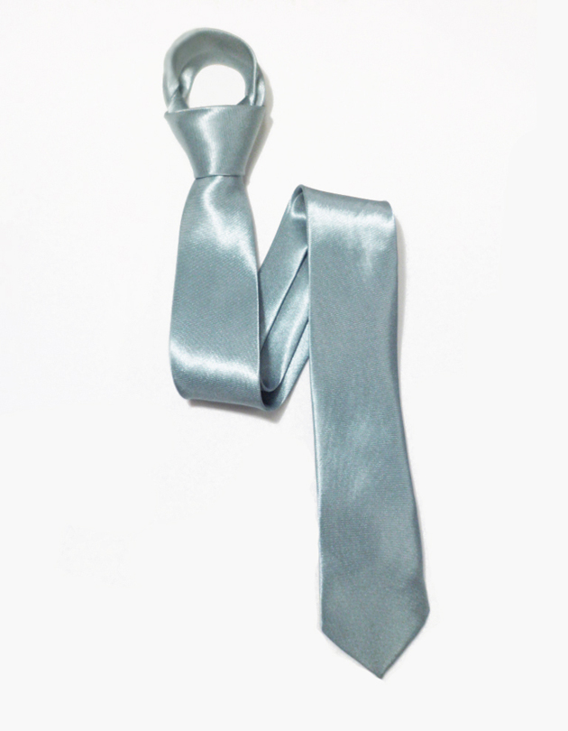 Skinny Tie in Pale Grey Blue